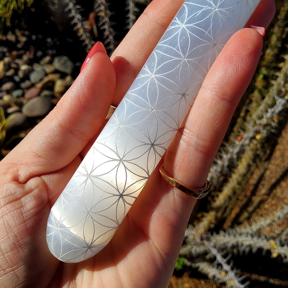 Luminous Thick Selenite Wand Etched with Flower of Life - Picture 11 of 13